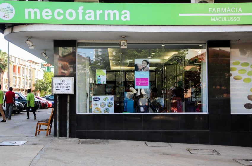  SIMPLIFICA. Actividade farmacêutica passa a ser exercida sem alvará comercial