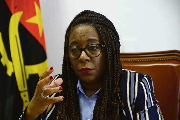 Ministra responde às críticas de Raúl Araújo: “Este governo tem projectos a serem financiados, inclusive para a Covid-19”