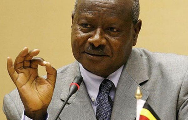  Uganda. Museveni ratifica pena de morte para crimes de rituais de sacrifício humano