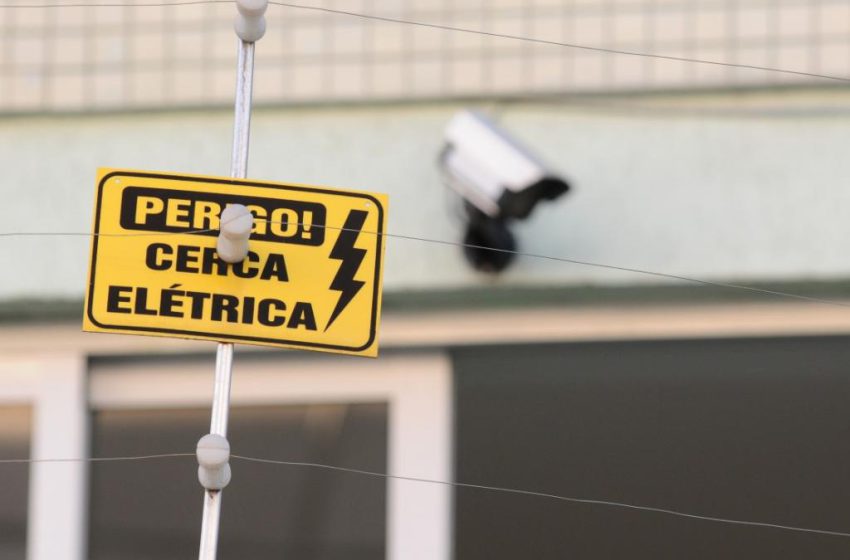  Pai morre com a família na cerca eléctrica instalada para inibir marginais