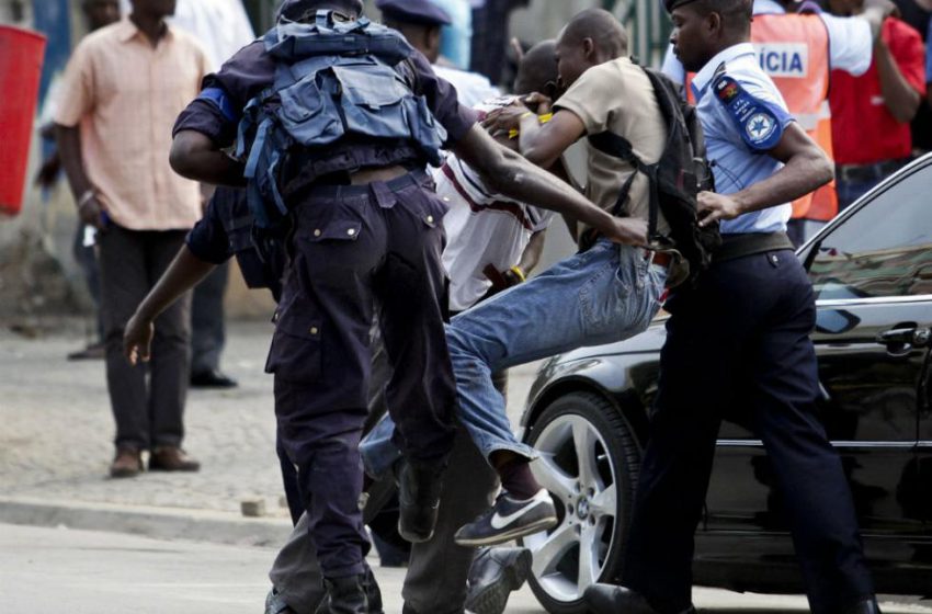  Taxistas denunciam que estão a ser ‘caçados’ pela polícia em suas ‘placas’ e residências
