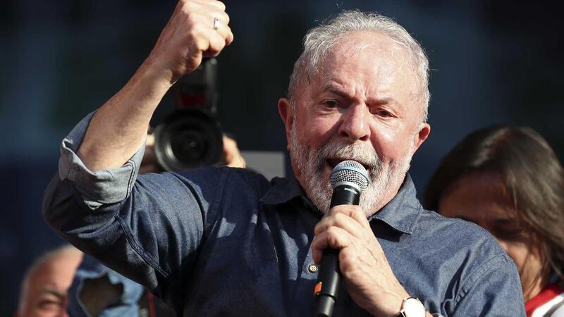  Lula da Silva anuncia candidatura à Presidência do Brasil