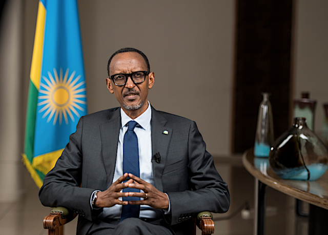  Rwanda. Kagame volta a defender expulsão de imigrantes ilegais do Reino Unido