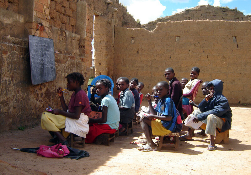  Angola mantém receitas do OGE para Educação e Saúde abaixo do acordado em Dakar há quase 23 anos