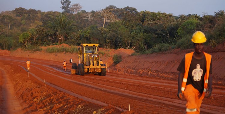  PR autoriza mais um contrato por ajuste directo de 238 milhões USD para construção de uma estrada nacional no Moxico