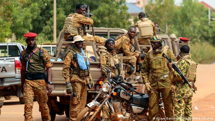  Burkina Faso. Activista da junta militar condenada à pena suspensa