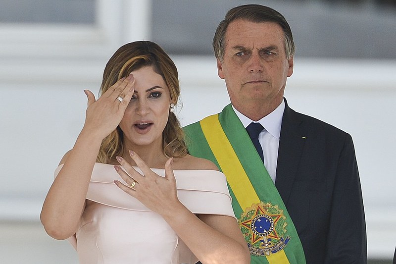  Brasil. Ex-governo tentou entrar no país ilegalmente com jóias para Michelle Bolsonaro