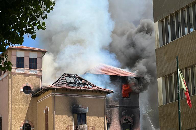  RDC. Dezenas de alunas feridas em incêndio num colégio