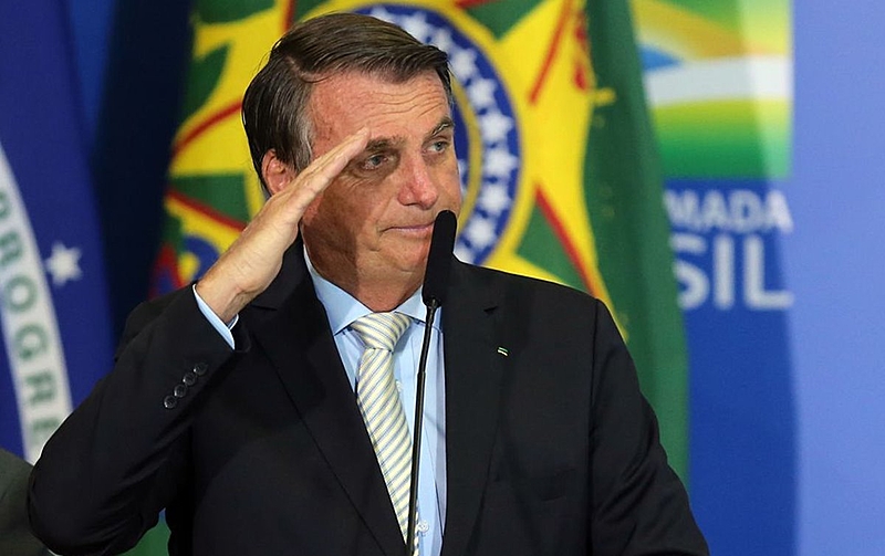  Brasil. Bolsonaro inelegível, mas diz apoiar candidatura da mulher à Presidência