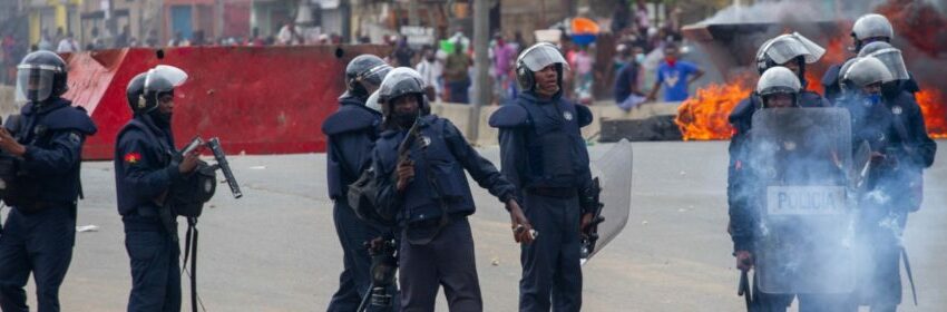  Divulgado vídeo em que efectivos da Polícia Nacional e homens a civil ‘atiram a matar’ contra manifestantes no Huambo