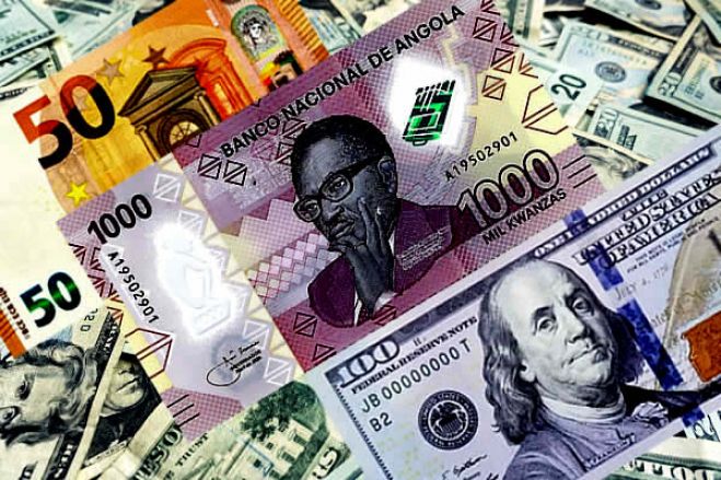  Kwanza cai 38,8% face ao dólar em seis meses. Só na semana passada a moeda nacional perdeu 3,6%