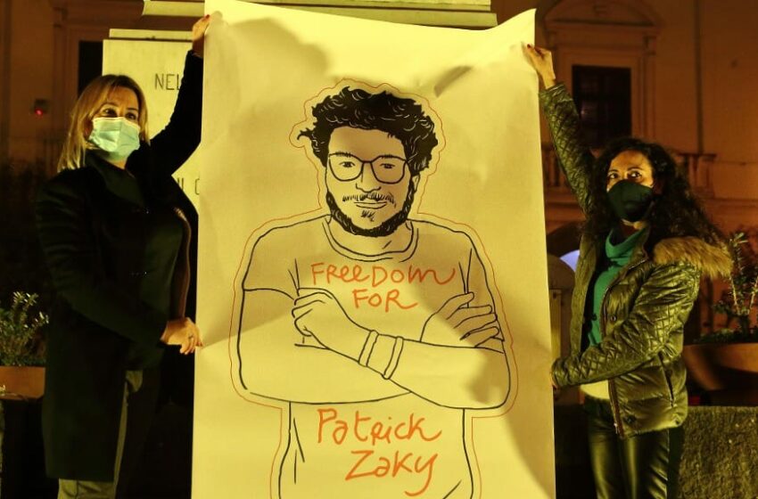  Egipto. Activista Zaki libertado da prisão após perdão presidencial