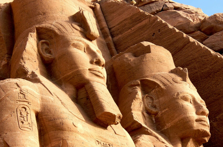  Egipto. Suíça devolve fragmento de estátua de Rampsés II