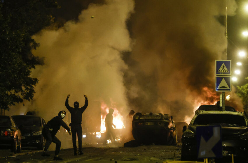  França. Mais de 2.500 edifícios e 12 mil carros incendiados nos tumultos