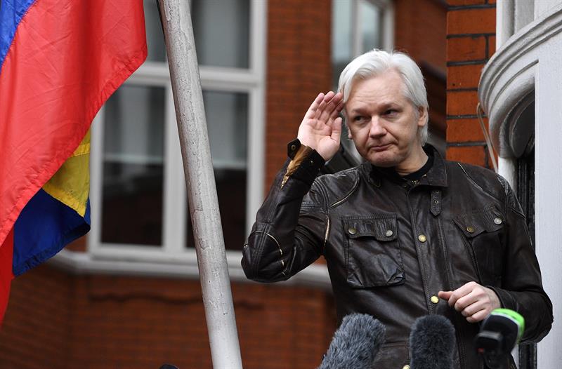  França. Esquerda pede concessão de asilo político para Assange