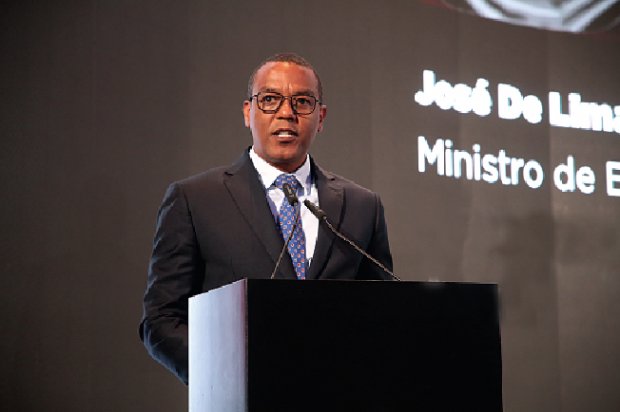  Angola gasta 200 milhões USD mensais para importar alimentos, revela José de Lima Massano