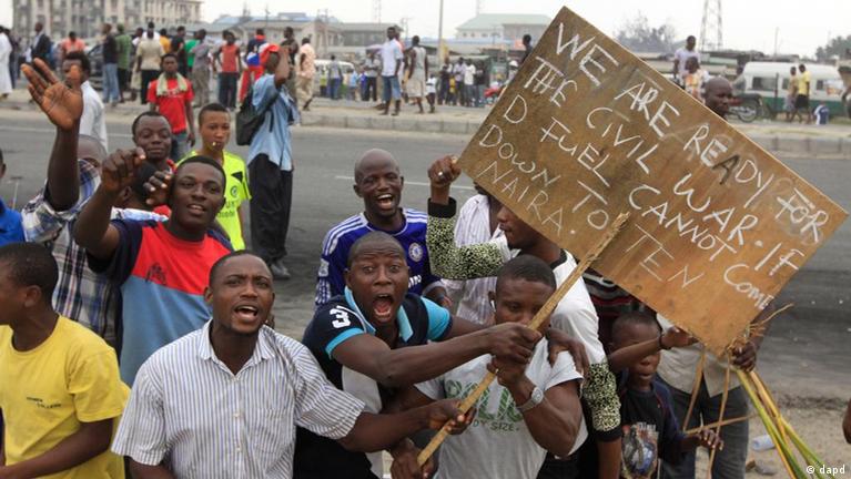  Nigéria. Greve fecha escolas, cancela voos e corta electricidade