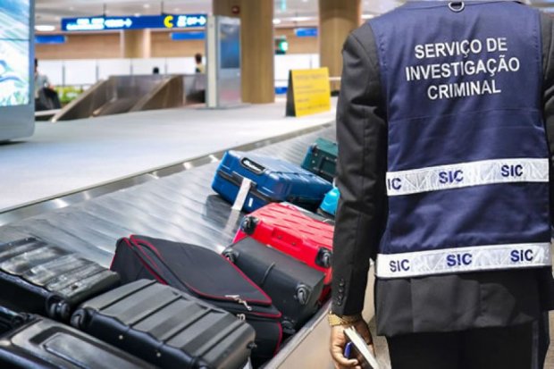  SIC detém cidadã sul-africana no Aeroporto Internacional 4 de Fevereiro com mais de dez quilogramas de cocaína