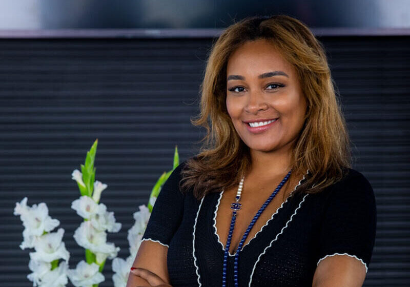  Ex-miss Angola Giovana Pinto Leite acusada de mandar falsificar escrituras públicas para se apropriar de 20 apartamentos em Talatona