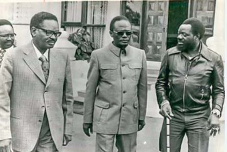  Jonas Savimbi e Holden Roberto apeados da lista das figuras a homenagear com a Medalha de Honra dos 50 anos de Independência de Angola
