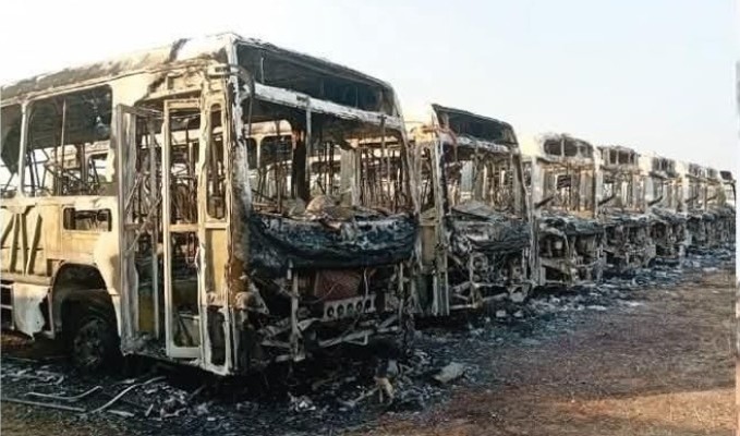  TCUL fala em “acção deliberada” no incêndio que destruiu oito autocarros mas responsável da segurança assume autoria do fogo que tinha como finalidade queimar o capim