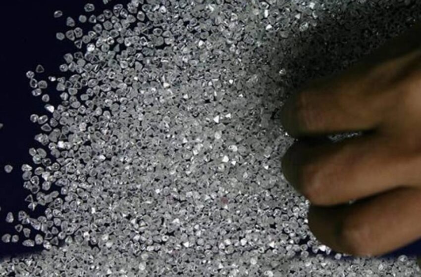  SIC detém cidadão guineense na posse de quase mil pedras de diamantes
