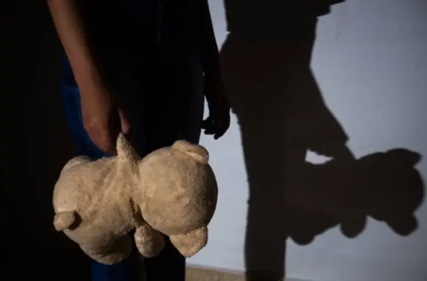  Pressão familiar leva jovem de 19 anos a afogar a filha de dois meses num tambor de água no Cazenga