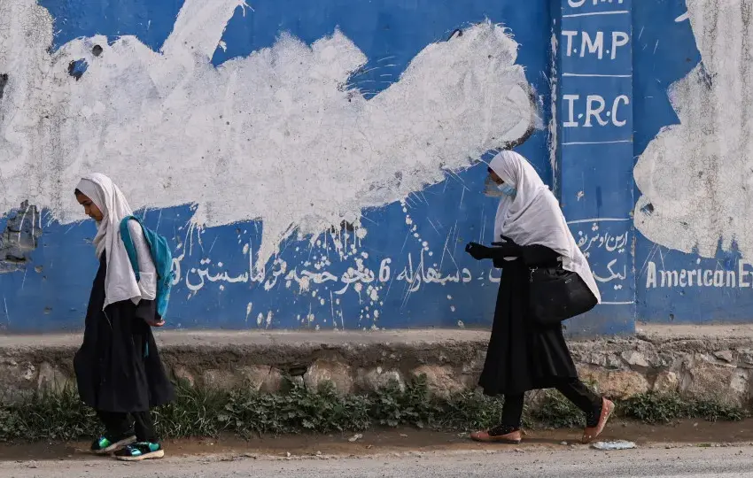 Afeganistão. ONU apela aos talibãs para suspenderem proibição de trabalho de mulheres